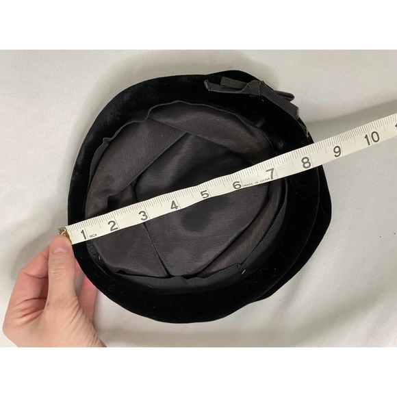 Vintage black velvet hat - Picture 6 of 7